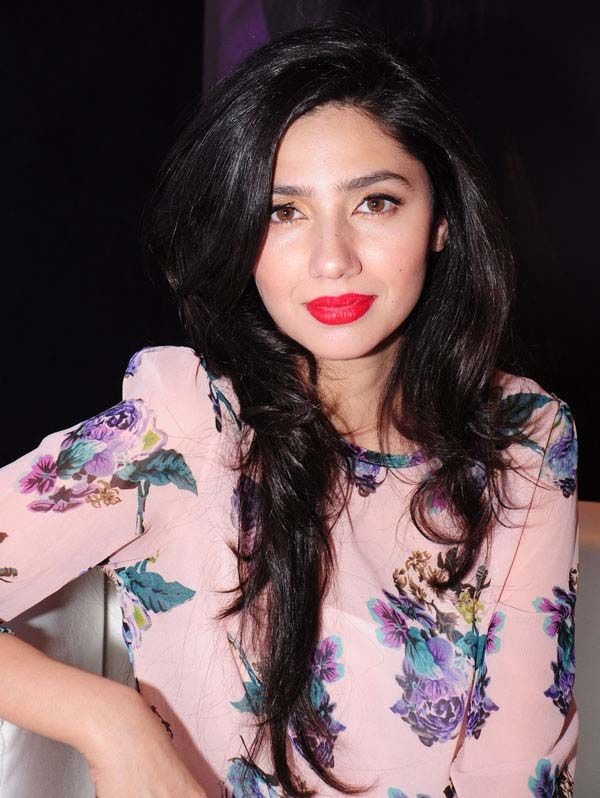 1415170199-mahira-khan-hot-lips.jpg