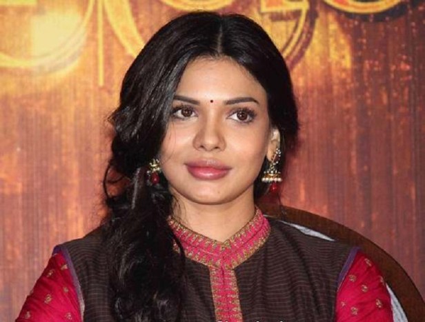 Sara-Loren-2014-in-Barkhaa.jpg